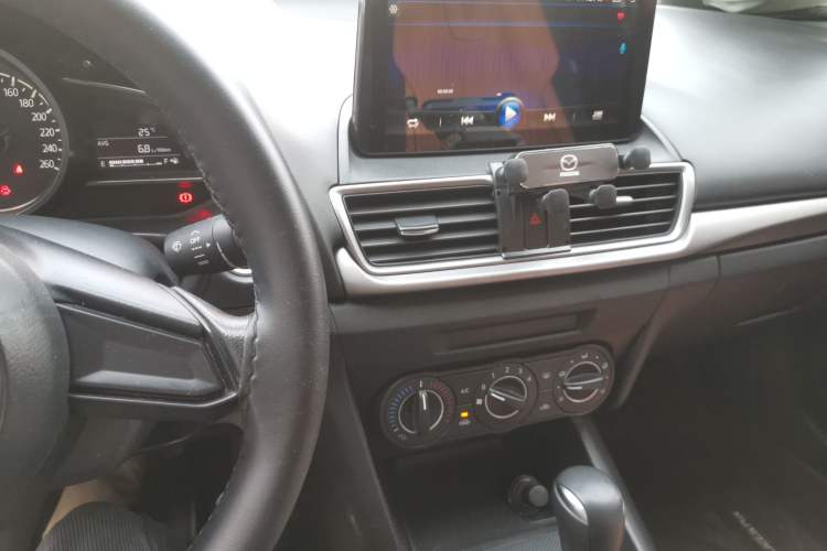 Used Mazda 3 Axela 2019 Cloud-Controlled Version Sedan 1.5L Automatic Comfort Trim China VI Standard Audio And AC Panel