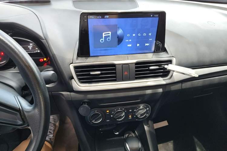 Used Mazda 3 Axela 2019 Cloud-Controlled Version Sedan 1.5L Automatic Comfort Trim China VI Standard Audio And AC Panel