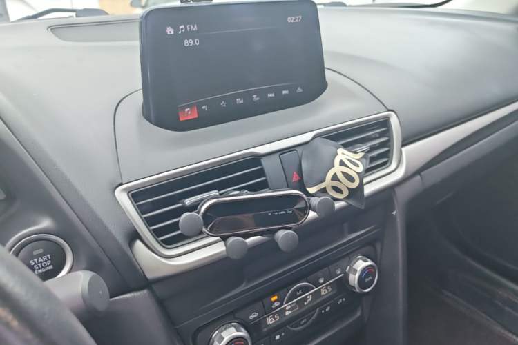 Used Mazda 3 Axela 2019 Cloud-Controlled Version Sedan 1.5L Automatic Luxury Trim China V Standard Audio And AC Panel