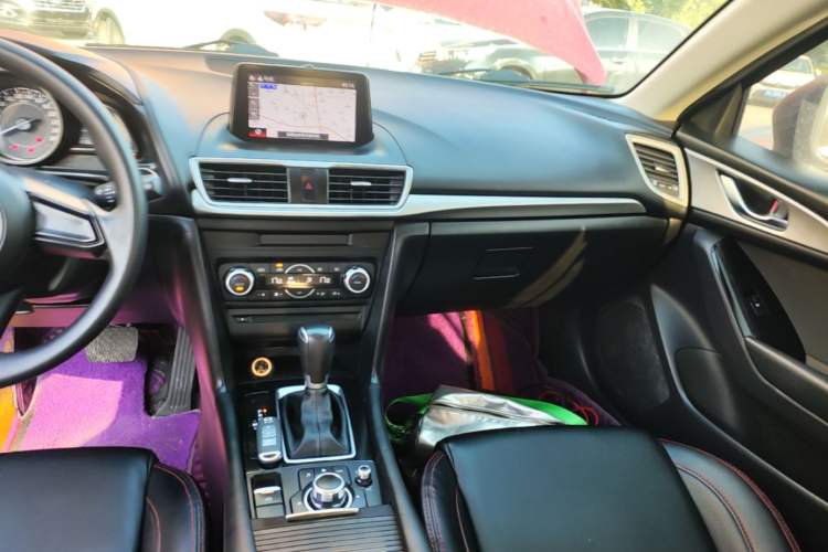 Used Mazda 3 Axela 2019 Cloud-Controlled Edition Hatchback 1.5L Automatic Luxury Model China VI Standard Audio And AC Panel