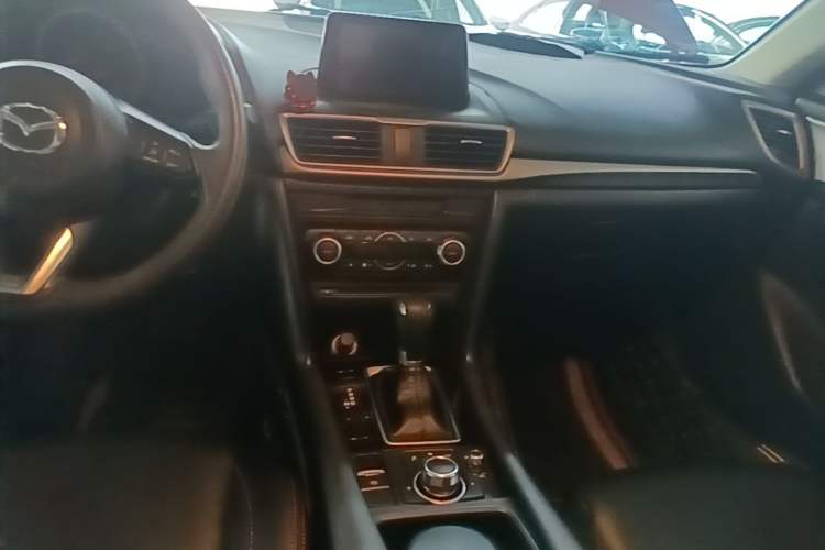 Used Mazda 3 Axela 2019 Cloud-Controlled Version Sedan 1.5L Automatic Luxury Trim China V Standard Audio And AC Panel