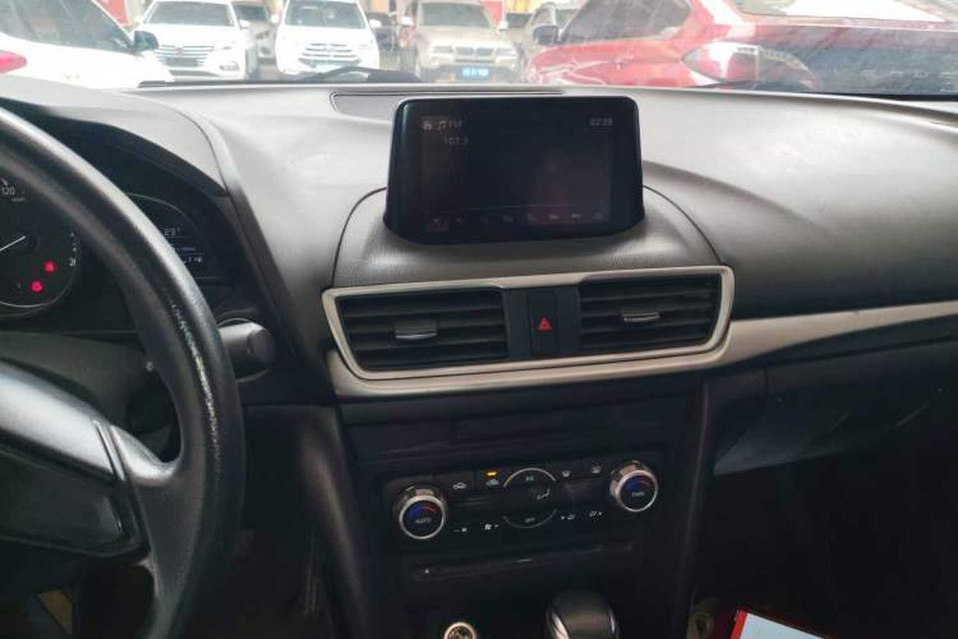 Used Mazda 3 Axela 2019 Cloud-Controlled Sedan 1.5L Automatic Luxury Model China VI Standard Audio And AC Panel