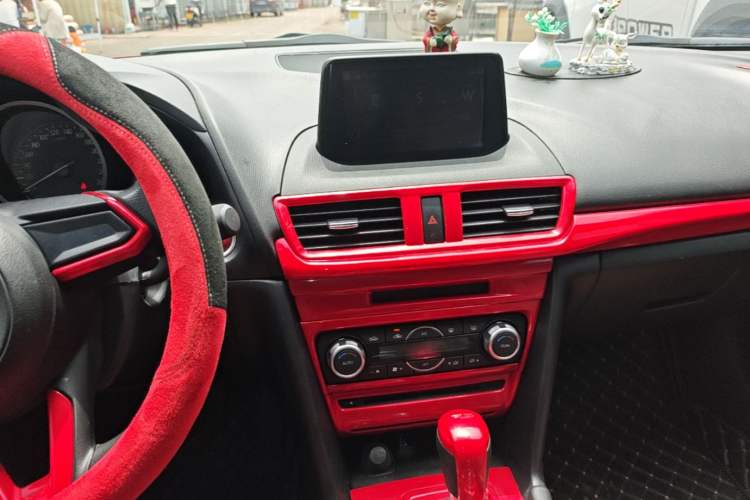 Used Mazda 3 Axela 2019 Cloud-Controlled Sedan 1.5L Automatic Luxury Model China VI Standard Audio And AC Panel