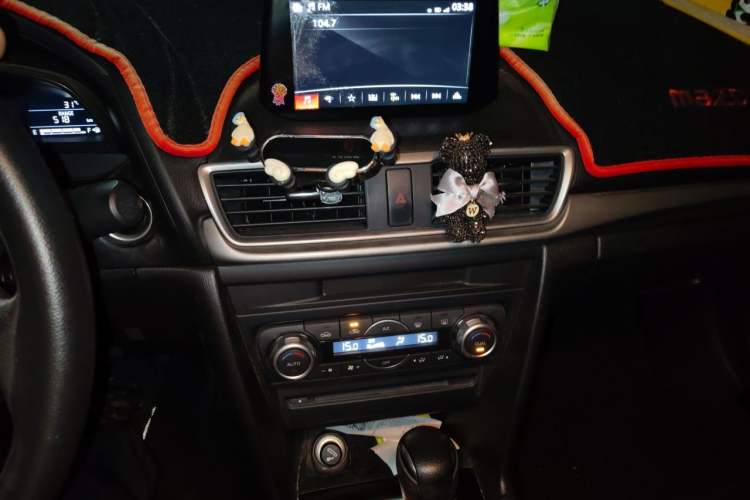 Used Mazda 3 Axela 2019 Cloud-Controlled Sedan 1.5L Automatic Luxury Model China VI Standard Audio And AC Panel