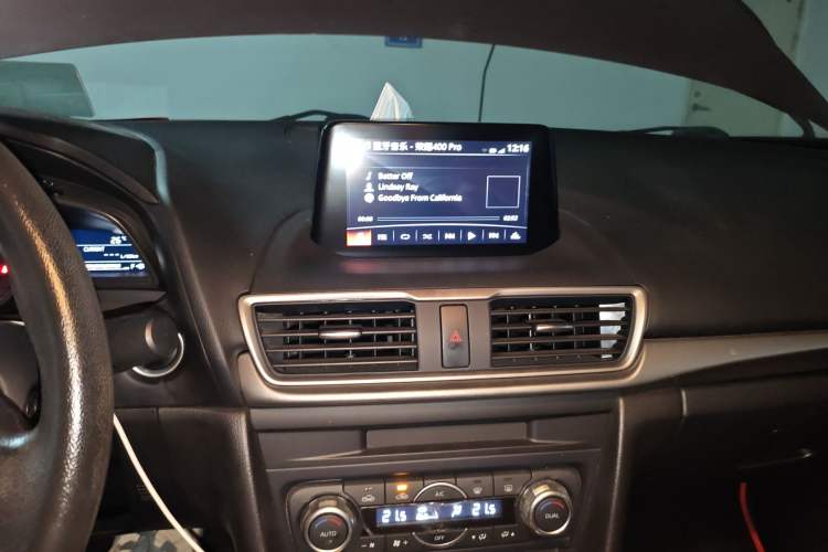Used Mazda 3 Axela 2019 Cloud-Controlled Sedan 1.5L Automatic Luxury Model China VI Standard Audio And AC Panel