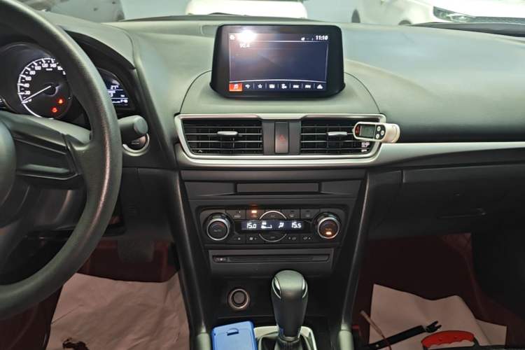 Used Mazda 3 Axela 2019 Cloud-Controlled Sedan 1.5L Automatic Luxury Model China VI Standard Audio And AC Panel