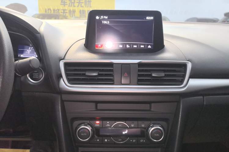 Used Mazda 3 Axela 2019 Cloud-Controlled Sedan 1.5L Automatic Luxury Model China VI Standard Audio And AC Panel