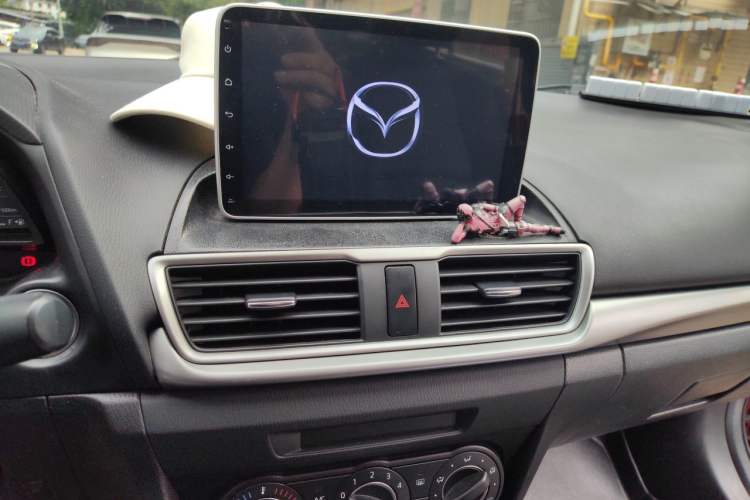 Used Mazda 3 Axela 2019 Cloud-Controlled Version Sedan 1.5L Automatic Comfort Trim China V Standard Audio And AC Panel