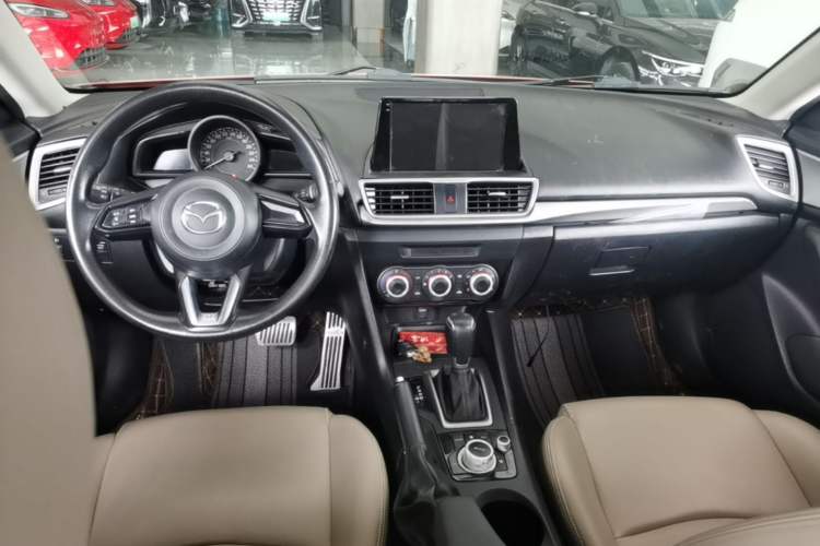 Used Mazda 3 Axela 2019 Cloud-Controlled Version Sedan 1.5L Automatic Comfort Trim China VI Standard Center Console