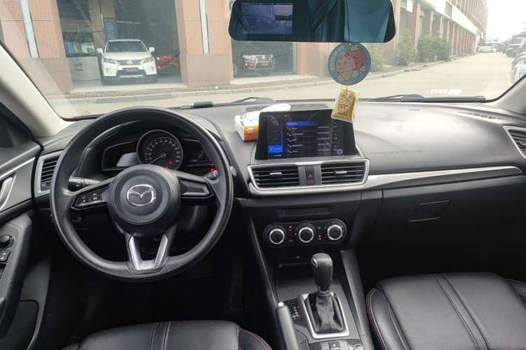 Used Mazda 3 Axela 2019 Cloud-Controlled Version Sedan 1.5L Automatic Comfort Trim China VI Standard Center Console