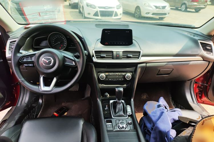 Used Mazda 3 Axela 2019 Cloud-Controlled Sedan 1.5L Automatic Luxury Model China VI Standard Center Console