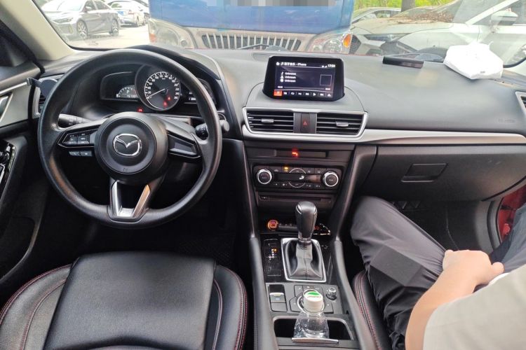 Used Mazda 3 Axela 2019 Cloud-Controlled Edition Hatchback 1.5L Automatic Luxury Model China VI Standard Center Console