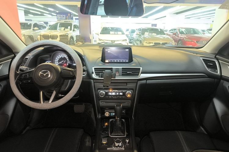Used Mazda 3 Axela 2019 Cloud-Controlled Edition Hatchback 1.5L Automatic Luxury Model China VI Standard Center Console