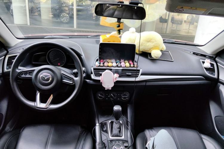 Used Mazda 3 Axela 2019 Cloud-Controlled Version Sedan 1.5L Automatic Comfort Trim China VI Standard Center Console