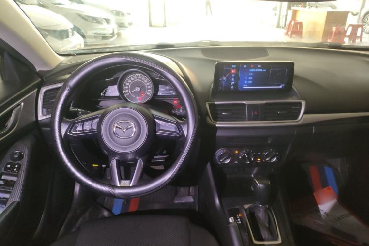 Used Mazda 3 Axela 2019 Cloud-Controlled Version Sedan 1.5L Automatic Comfort Trim China VI Standard Center Console