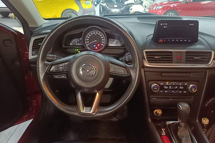 Used Mazda 3 Axela 2019 Cloud-Controlled Sedan 1.5L Automatic Luxury Model China VI Standard Center Console