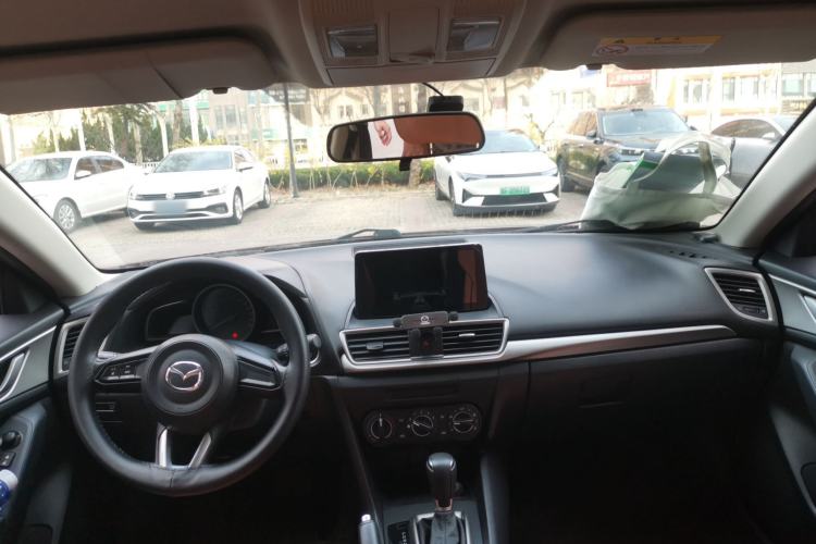 Used Mazda 3 Axela 2019 Cloud-Controlled Version Sedan 1.5L Automatic Comfort Trim China VI Standard Center Console