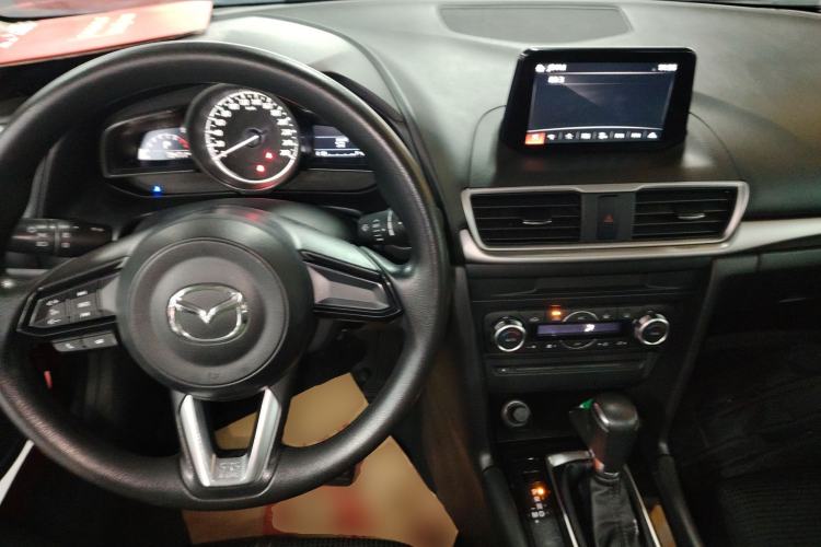 Used Mazda 3 Axela 2019 Cloud-Controlled Edition Hatchback 1.5L Automatic Luxury Model China VI Standard Center Console