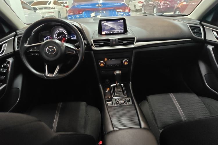 Used Mazda 3 Axela 2019 Cloud-Controlled Sedan 1.5L Automatic Luxury Model China VI Standard Center Console