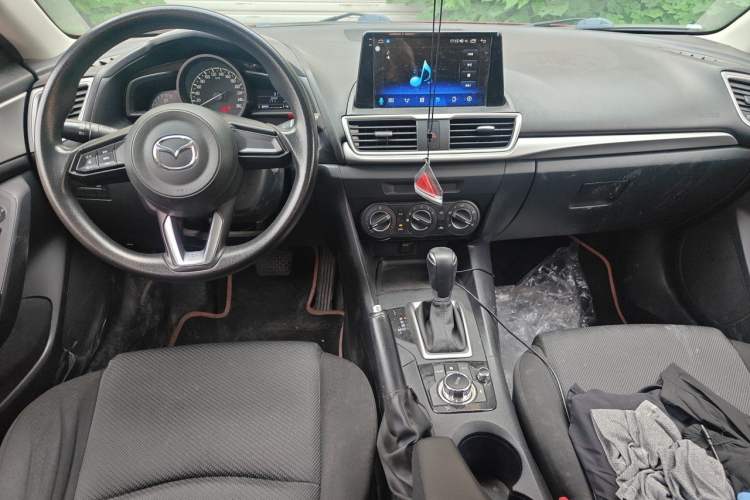 Used Mazda 3 Axela 2019 Cloud-Controlled Version Sedan 1.5L Automatic Comfort Trim China VI Standard Center Console