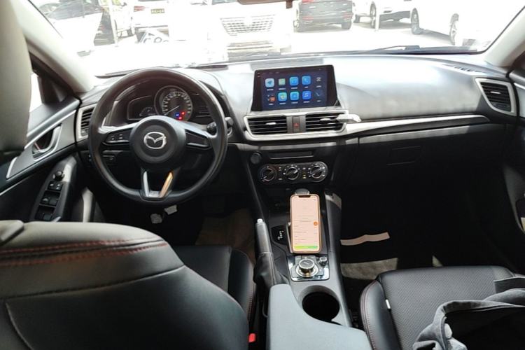 Used Mazda 3 Axela 2019 Cloud-Controlled Version Sedan 1.5L Automatic Comfort Trim China VI Standard Center Console