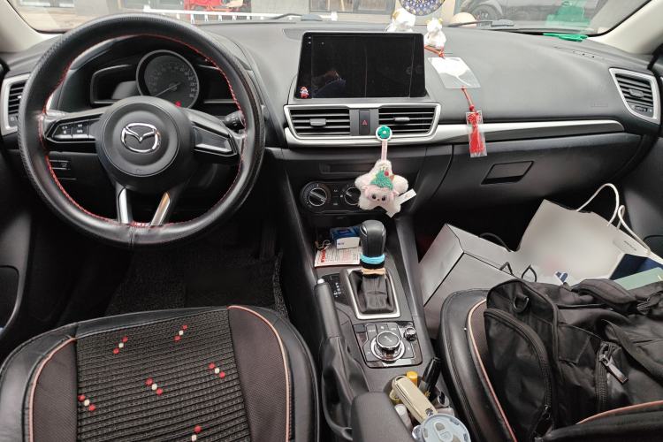Used Mazda 3 Axela 2019 Cloud-Controlled Version Sedan 1.5L Automatic Comfort Trim China VI Standard Center Console