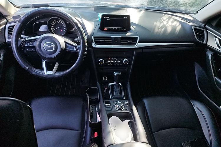 Used Mazda 3 Axela 2019 Cloud-Controlled Sedan 1.5L Automatic Luxury Model China VI Standard Center Console