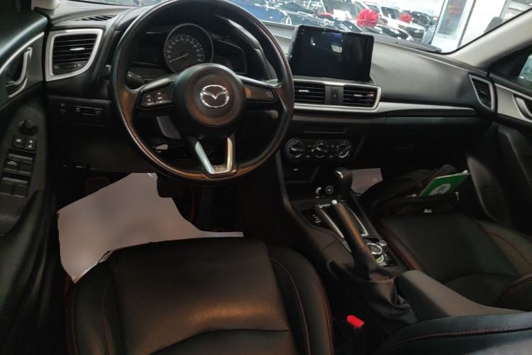 Used Mazda 3 Axela 2019 Cloud-Control Edition Hatchback 1.5L Automatic Comfort Model China VI Standard Center Console