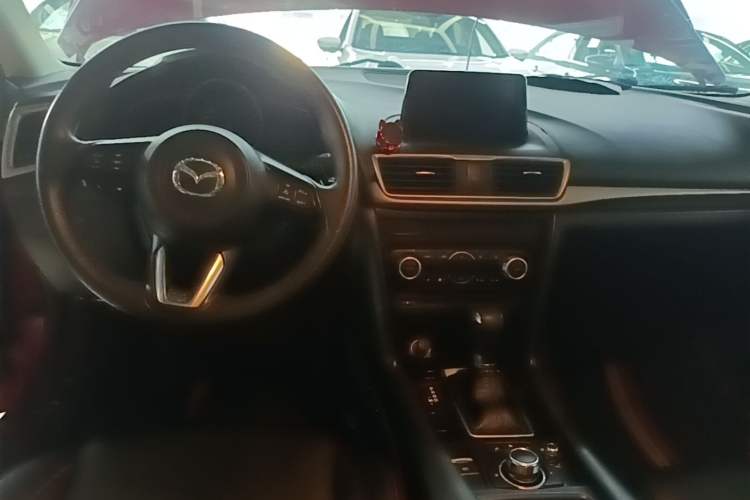 Used Mazda 3 Axela 2019 Cloud-Controlled Version Sedan 1.5L Automatic Luxury Trim China V Standard Center Console
