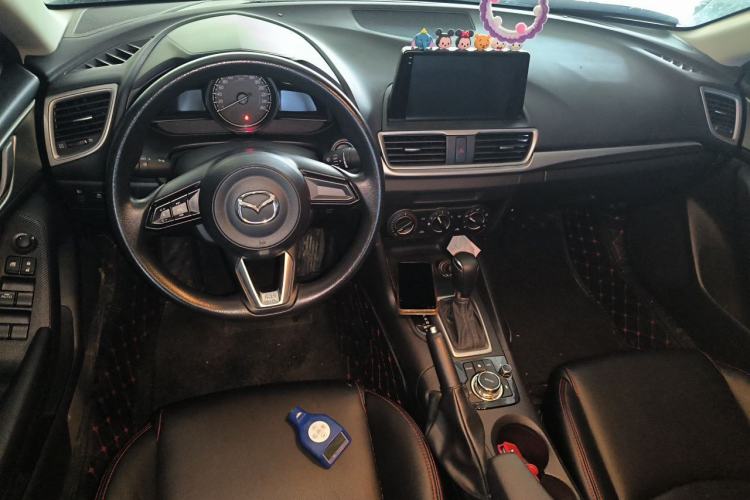 Used Mazda 3 Axela 2019 Cloud-Controlled Version Sedan 1.5L Automatic Comfort Trim China VI Standard Center Console