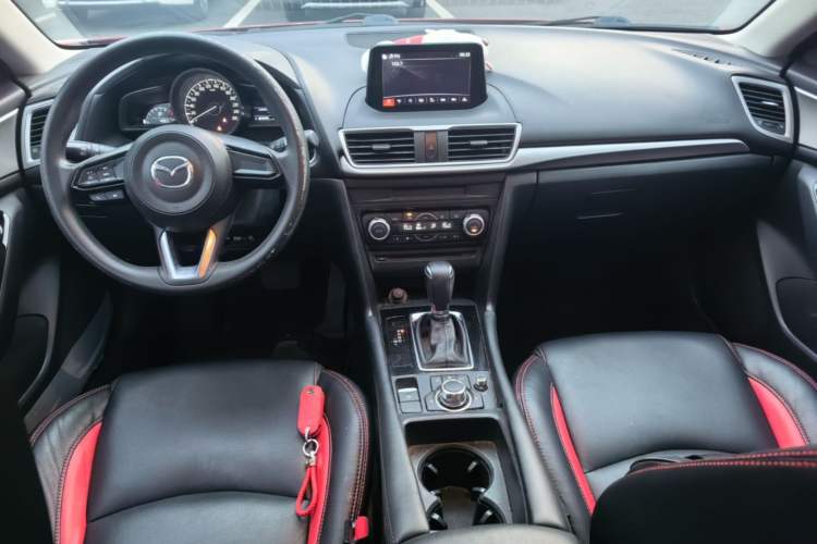 Used Mazda 3 Axela 2019 Cloud-Controlled Sedan 1.5L Automatic Luxury Model China VI Standard Center Console