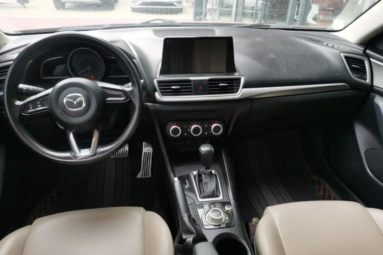 Used Mazda 3 Axela 2019 Cloud-Controlled Version Sedan 1.5L Automatic Comfort Trim China VI Standard Center Console