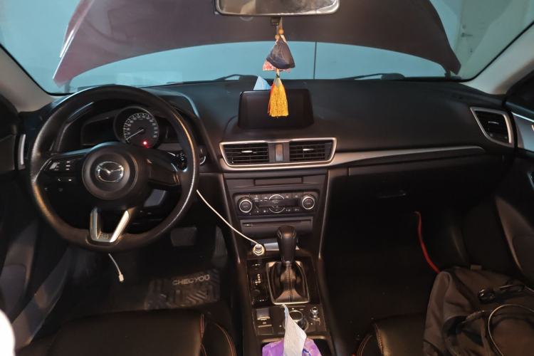 Used Mazda 3 Axela 2019 Cloud-Controlled Sedan 1.5L Automatic Luxury Model China VI Standard Center Console