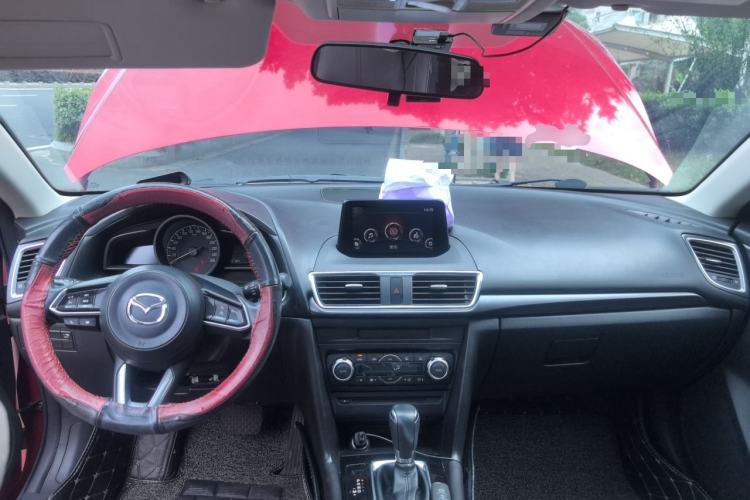 Used Mazda 3 Axela 2019 Cloud-Controlled Version Sedan 2.0L Automatic Luxury Trim China VI Standard Center Console