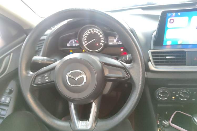 Used Mazda 3 Axela 2019 Cloud-Controlled Version Sedan 1.5L Automatic Comfort Trim China VI Standard Center Console