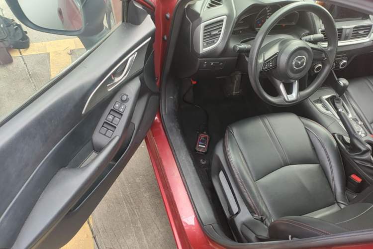 Used Mazda 3 Axela 2019 Cloud-Controlled Version Sedan 1.5L Automatic Comfort Trim China VI Standard Driver Seat