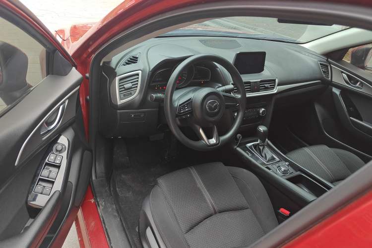 Used Mazda 3 Axela 2019 Cloud-Controlled Version Sedan 1.5L Automatic Luxury Trim China V Standard Driver Seat