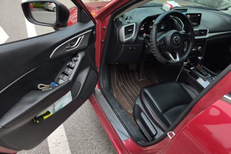 Used Mazda 3 Axela 2019 Cloud-Controlled Sedan 1.5L Automatic Luxury Model China VI Standard Driver Seat