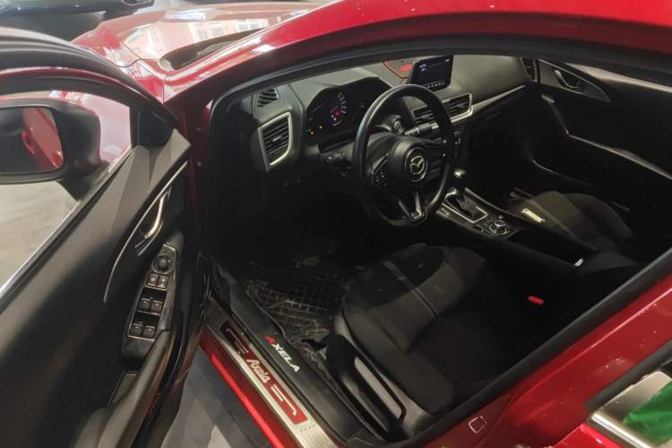 Used Mazda 3 Axela 2019 Cloud-Controlled Sedan 1.5L Automatic Luxury Model China VI Standard Driver Seat