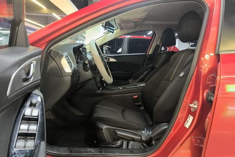 Used Mazda 3 Axela 2019 Cloud-Controlled Edition Hatchback 1.5L Automatic Luxury Model China VI Standard Driver Seat