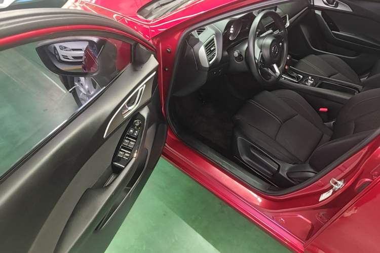 Used Mazda 3 Axela 2019 Cloud-Controlled Sedan 1.5L Automatic Luxury Model China VI Standard Driver Seat