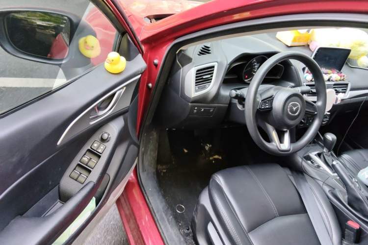 Used Mazda 3 Axela 2019 Cloud-Controlled Version Sedan 1.5L Automatic Comfort Trim China VI Standard Driver Seat
