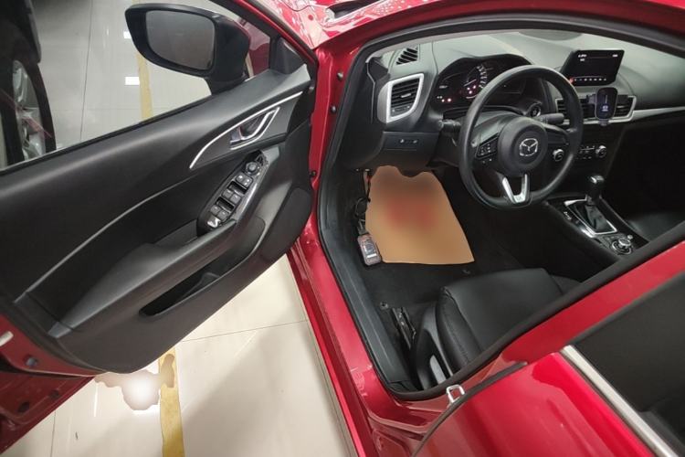 Used Mazda 3 Axela 2019 Cloud-Controlled Sedan 1.5L Automatic Luxury Model China VI Standard Driver Seat