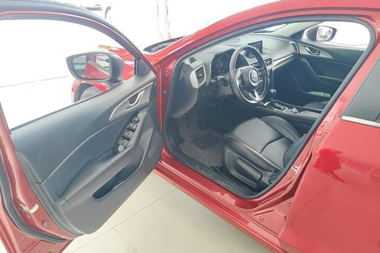 Used Mazda 3 Axela 2019 Cloud-Controlled Sedan 1.5L Automatic Luxury Model China VI Standard Driver Seat