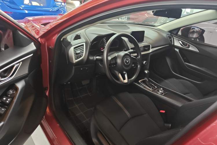 Used Mazda 3 Axela 2019 Cloud-Controlled Sedan 1.5L Automatic Luxury Model China VI Standard Driver Seat