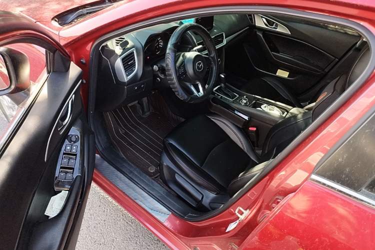 Used Mazda 3 Axela 2019 Cloud-Controlled Sedan 1.5L Automatic Luxury Model China VI Standard Driver Seat