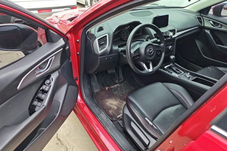 Used Mazda 3 Axela 2019 Cloud-Controlled Version Sedan 1.5L Automatic Luxury Trim China V Standard Driver Seat