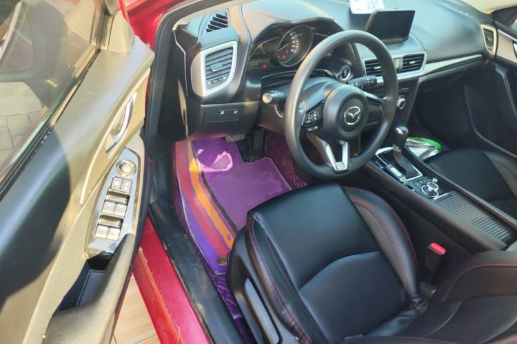 Used Mazda 3 Axela 2019 Cloud-Controlled Edition Hatchback 1.5L Automatic Luxury Model China VI Standard Driver Seat