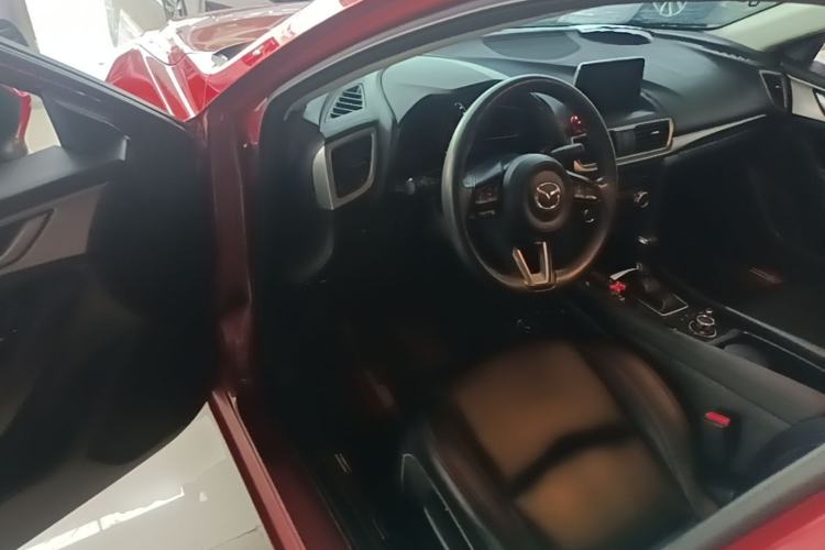 Used Mazda 3 Axela 2019 Cloud-Controlled Version Sedan 1.5L Automatic Luxury Trim China V Standard Driver Seat