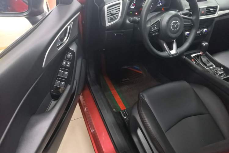 Used Mazda 3 Axela 2019 Cloud-Controlled Sedan 1.5L Automatic Luxury Model China VI Standard Driver Seat